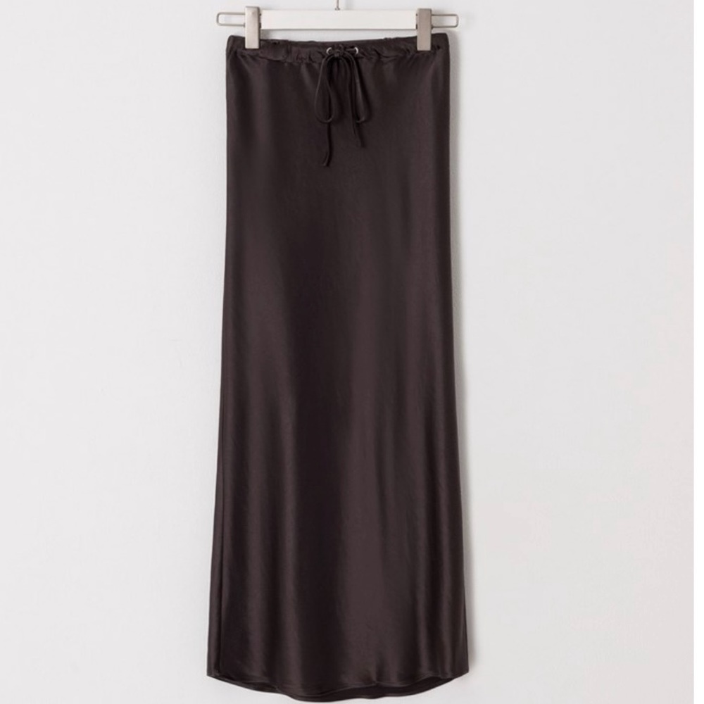 new brown satin skirt (size reference I am 5’3 105 pounds fits me perfectly